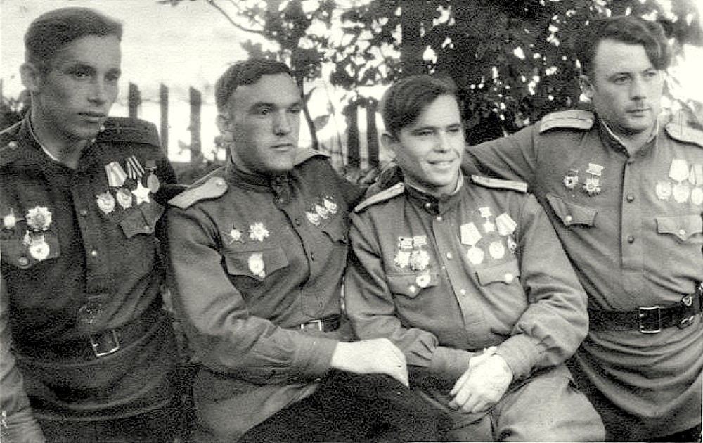 Гнездилов Иван Фёдорович с товарищами