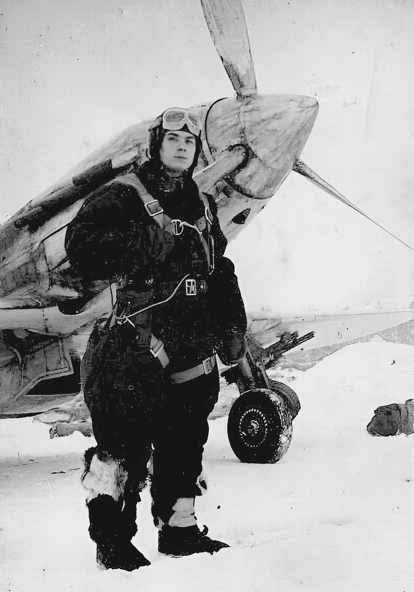 Голубин Иван Филиппович у самолёта МиГ-3, зима 1941-1942 гг.
