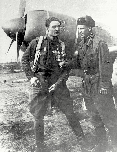 Гребенёв Аркадий Дмитриевич (слева)