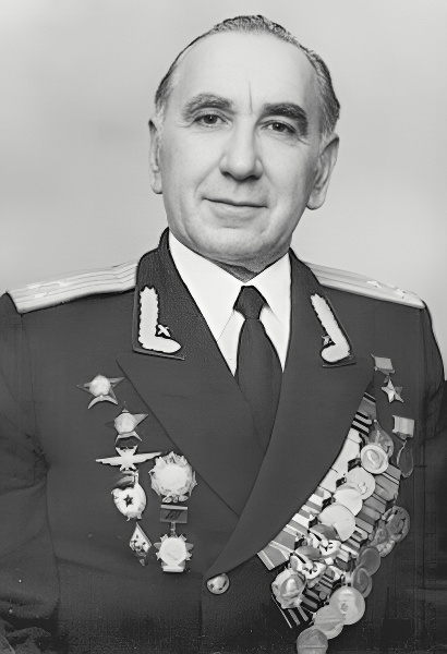 ����� ϸ�� �����������, 1975 �.