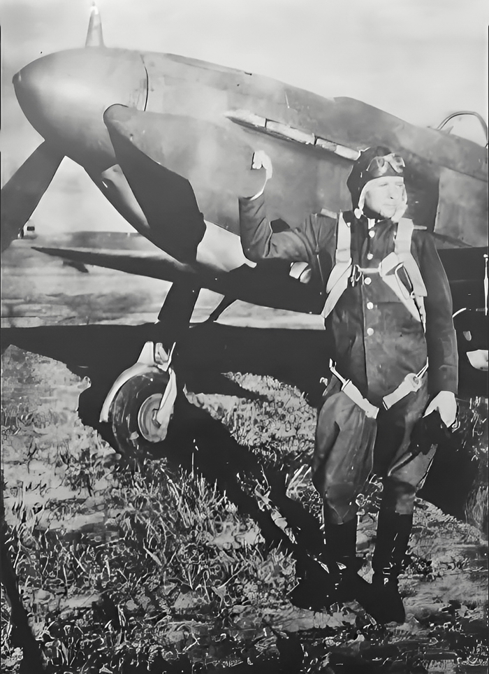 Герасимов Николай Семёнович у самолёта Як-3, 1945 г.