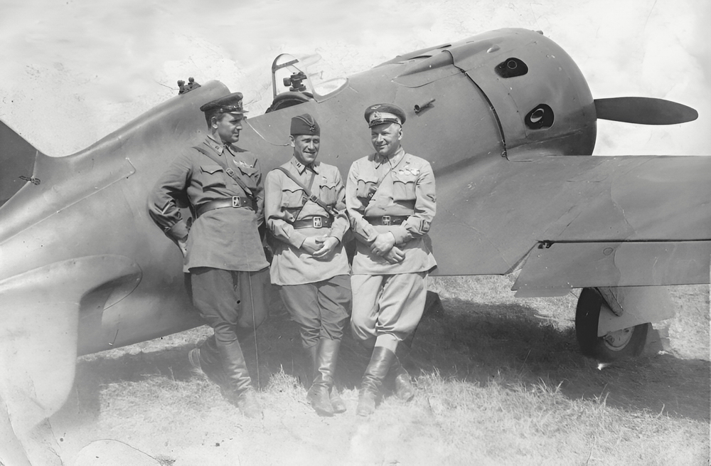 Герасимов Николай Семёнович (справа) с товарищами, 1940 г.