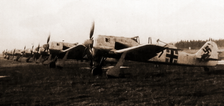 ������-������� Fw 190A-4 �� ��������� ������������� � ��������� ������� (���� �������� ��������������� �������), ������� 1942 ����. ������� ������ ��� �������� ����������� I./JG 54 - �������� ������ �������� ��������� | Warspot.ru