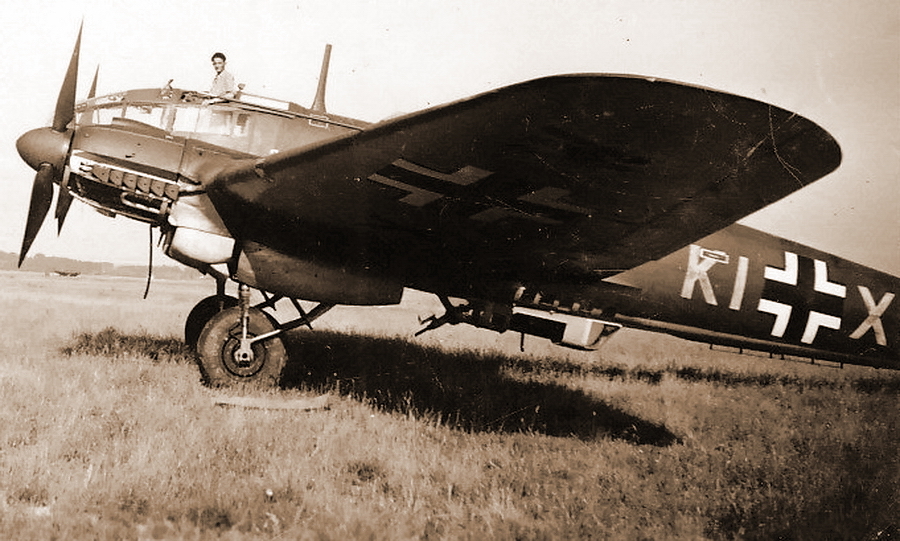 He 111H-6 � ��������� ����� KI+XW � ��������� ������� �4115 �� 8./KG 26 � ��������, ����� ����� ����������� � ������ III./KG 26. ����� ������ ������� ��� ������ ����� 1H+GS - ��� ��� �� �����? | Warspot.ru