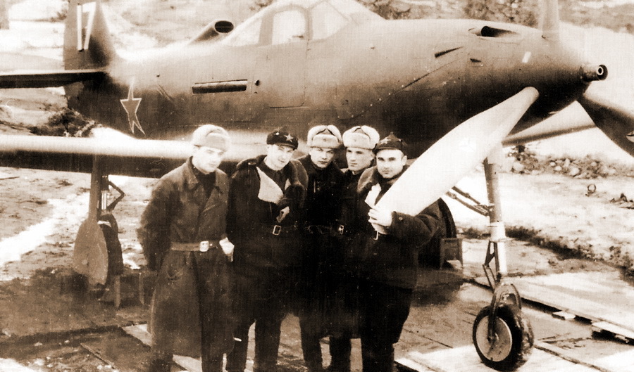 ������ �������� 20-�� ��.��� ����� �������� ����������, ����� 1944 �. (�Red Stars In The Sky�) - 20-� ����������� �������������� ����������� ���� | Warspot.ru